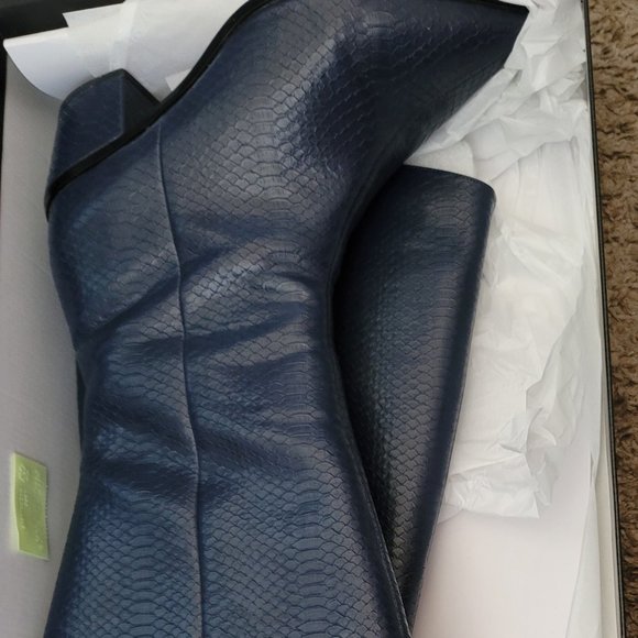 Eloquii Women Navy Glimmer Faux Croc Embossed Boots Size 9W Wide Calf - Picture 13 of 15